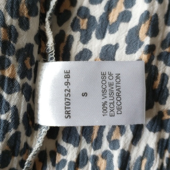 THML High Neck Ruffled Cap Sleeve Top S Leopard Crinkled Gauze 50off3 - Picture 5 of 7